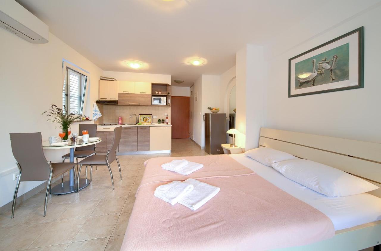 Apartments Ivica Krk Island Šilo 外观 照片
